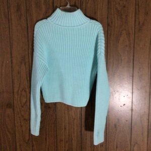 Tuckerneck Chunky Light Blue cropped sweater
